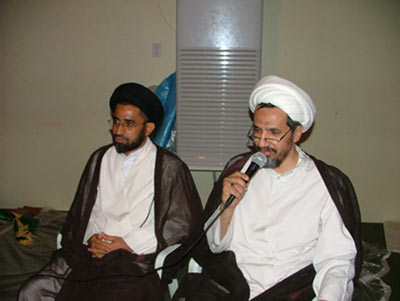 الشيخ عبدالمحسن النمر وبجانبه الضيف السيد مجيد المشعل