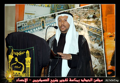 الشاعر الأستاذ ناجي بن داود الحرز وهو يلقي الشعر